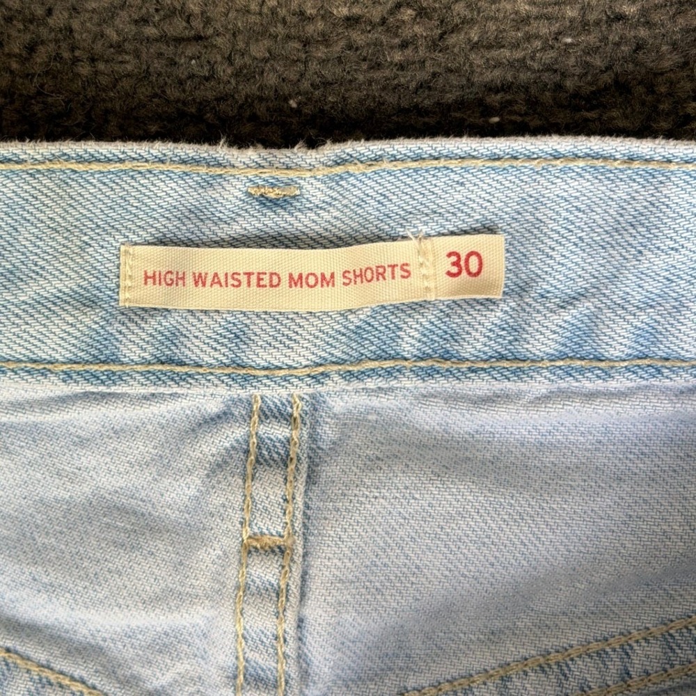 Levi Strauss High Waisted Mom Shorts Light Wash Distressed Denim Size 30 - Picture 2 of 11